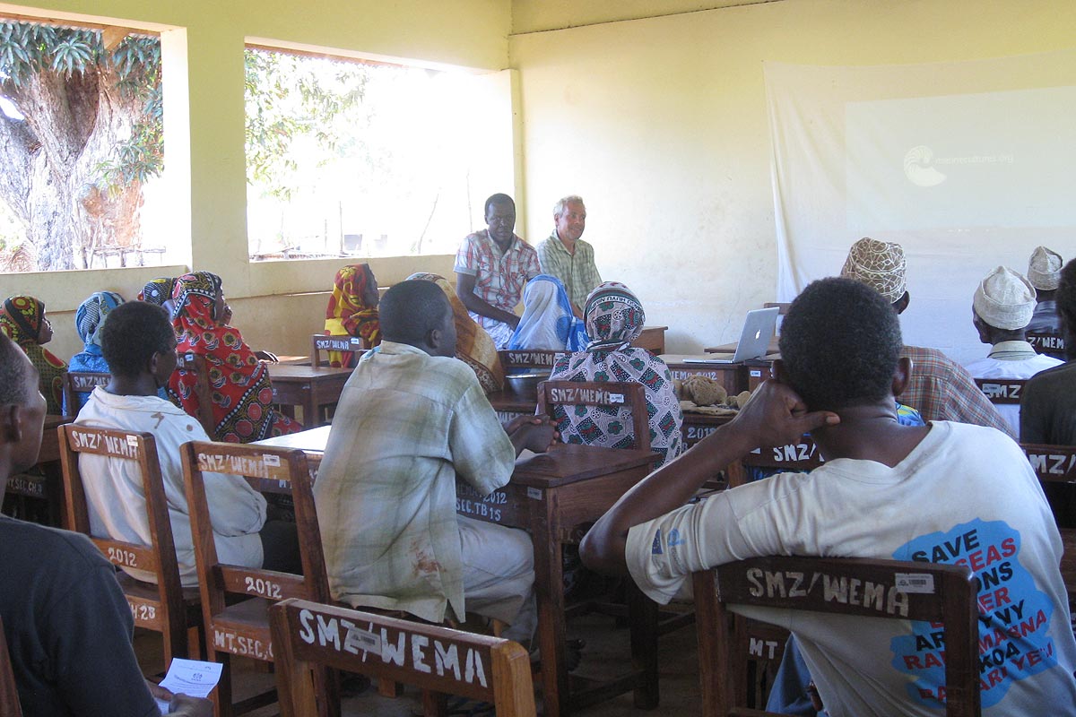 Schwammfarm Meeting mit Community von Mtende