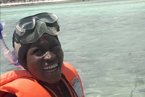 Muzne die neue Spongefarmerin Muzne lachend