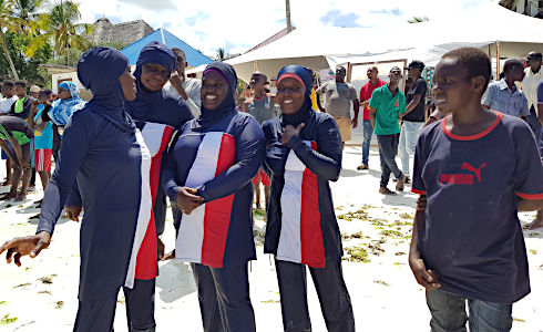 Das Schwamm Farming Team am Beach Festival Das Schwamm Farming Team am Beach Festival